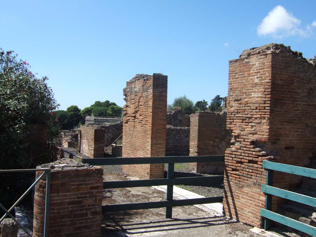 VIII.2.16 Pompeii. September 2005. Looking west along north portico from north-east corner.