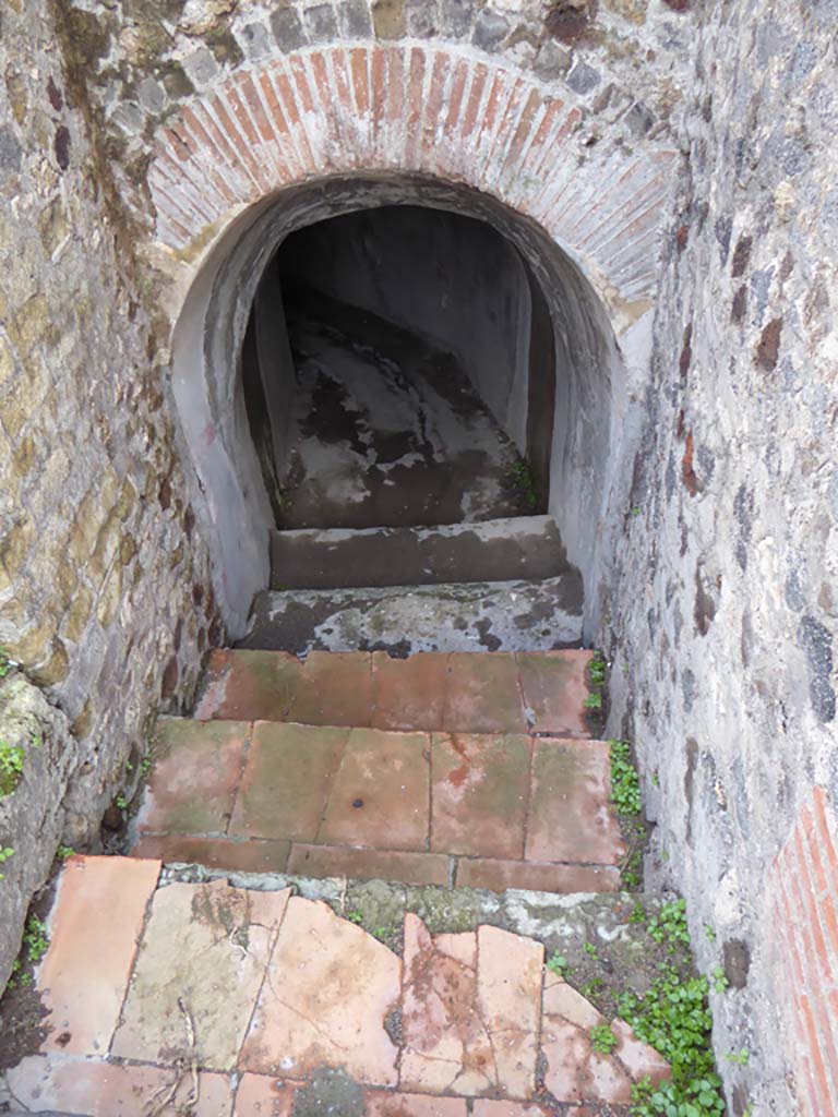 VIII.2.17 Pompeii. December 2004. Tunnel leading down to Sarno Baths.