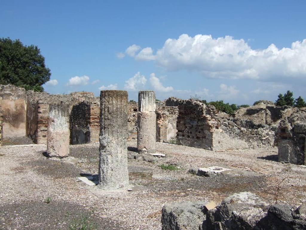 VIII.2.28 Pompeii.  September 2005.  Looking north east across atrium.