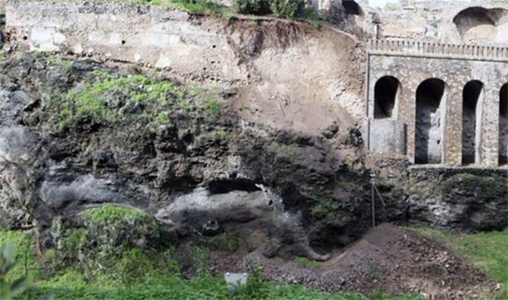 VIII.2.30 Pompeii. February 2015. Collapse of part of garden wall built on top of the lava ridge.