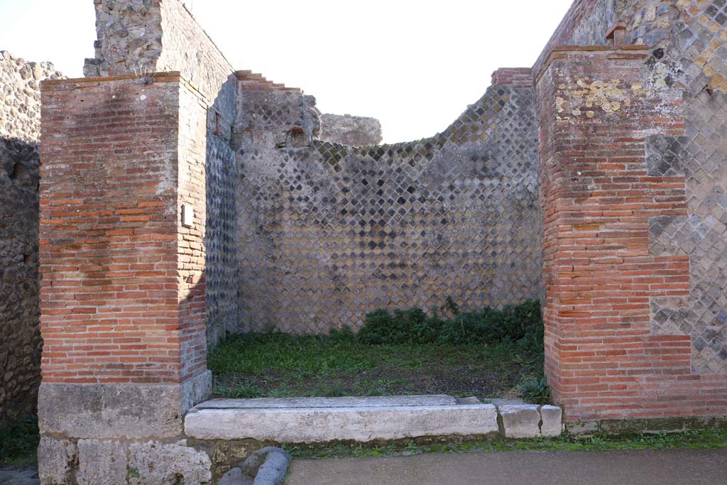 VIII.2.31, Pompeii. December 2018. Looking south to entrance doorway on Via della Regina. Photo courtesy of Aude Durand.