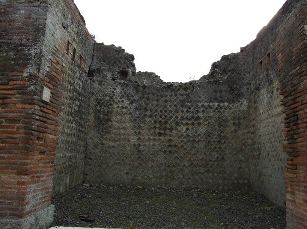 VIII.2.31 Pompeii. December 2004. Looking south from entrance.