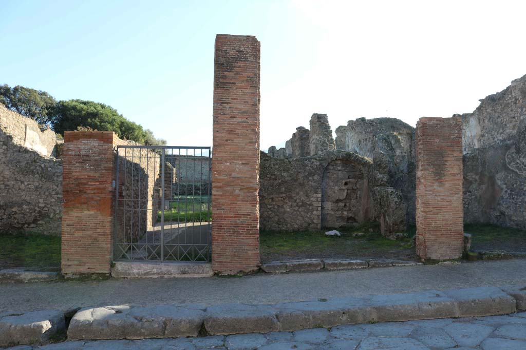 VIII.3.4 Pompeii, on left, and VIII.3.3, on right. December 2018. Looking south to entrance doorways. Photo courtesy of Aude Durand.