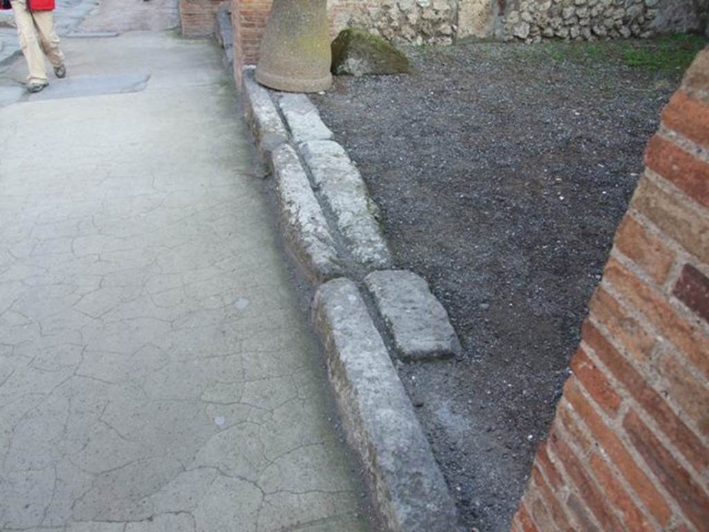 VIII.3.6 Pompeii, on left, and VIII.3.5, on right. December 2018. 
Pilaster between doorways. Photo courtesy of Aude Durand.


