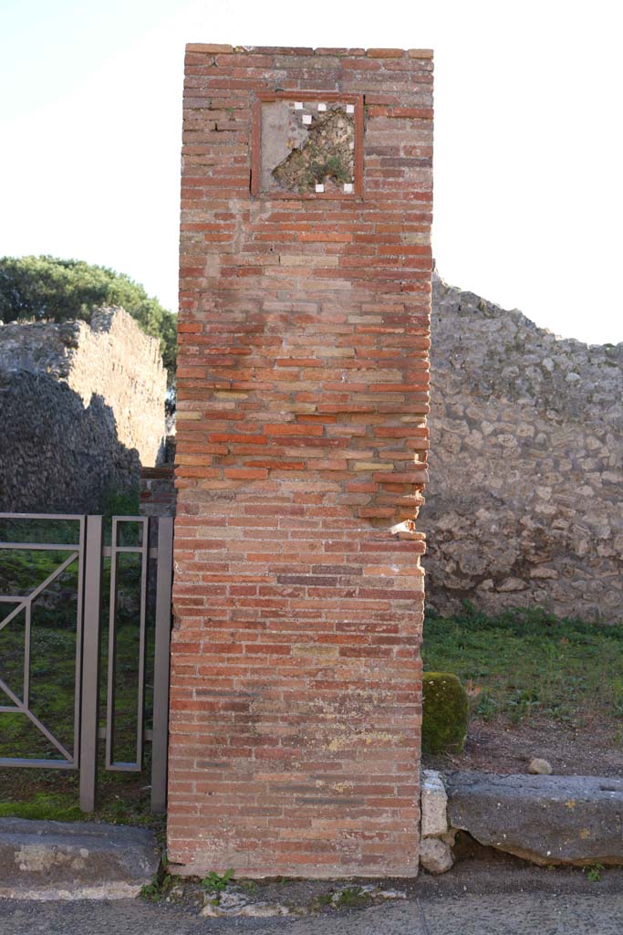 VIII.3.6 Pompeii, on left, and VIII.3.5, on right. December 2018. 
Pilaster between doorways. Photo courtesy of Aude Durand.


