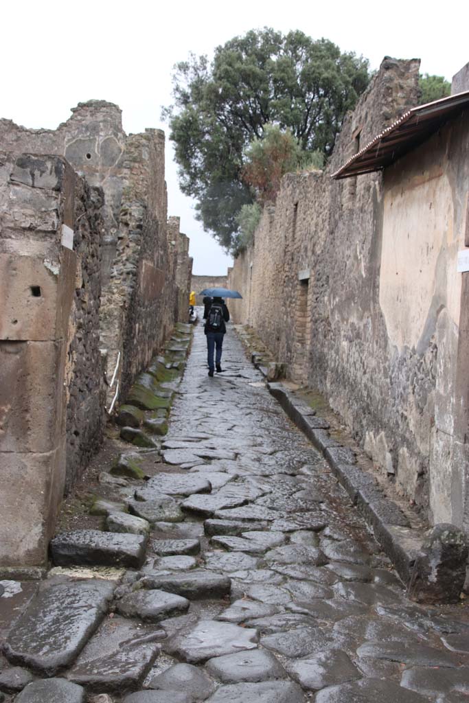Vicolo dei Dodici Dei, looking south. October 2020. 
Doorway at VIII.3.12, on right. Photo courtesy of Klaus Heese.

