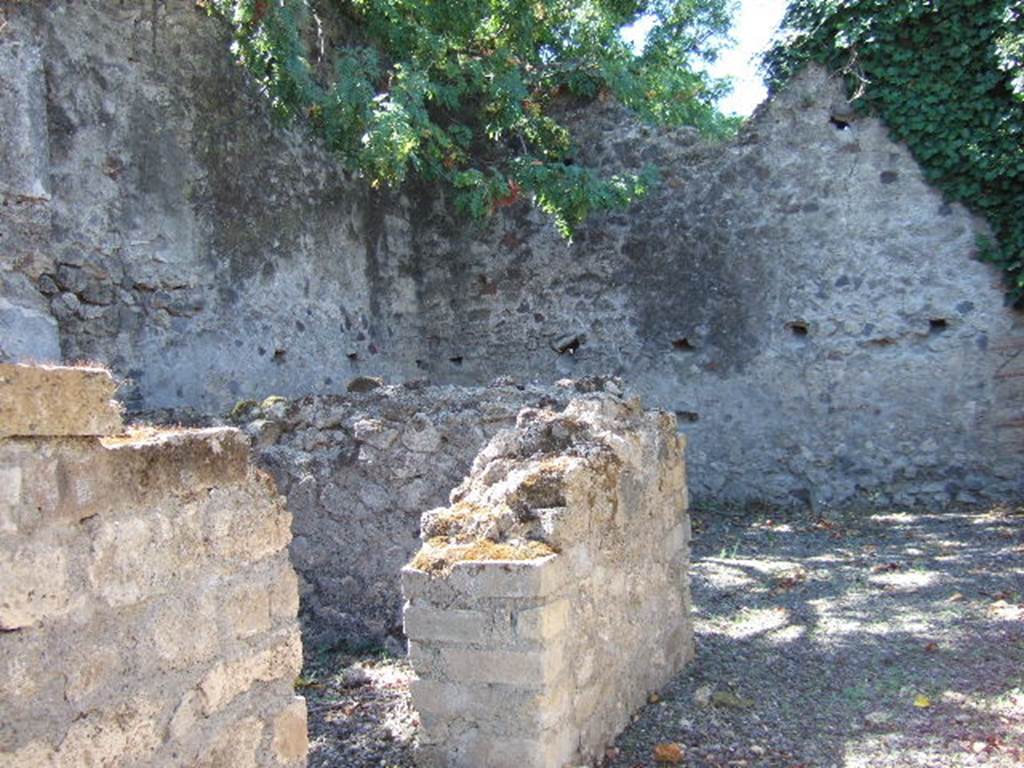 VIII.3.13 Pompeii. September 2005.
Looking south-west from entrance with doorway to cubiculum, on left. At the rear was the atrium, with steps to the upper floor.

