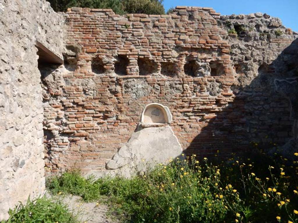 VIII.3.14 Pompeii. May 2016. North wall of kitchen area, with holes for support beams of the upper floor.  Photo courtesy of Buzz Ferebee.
