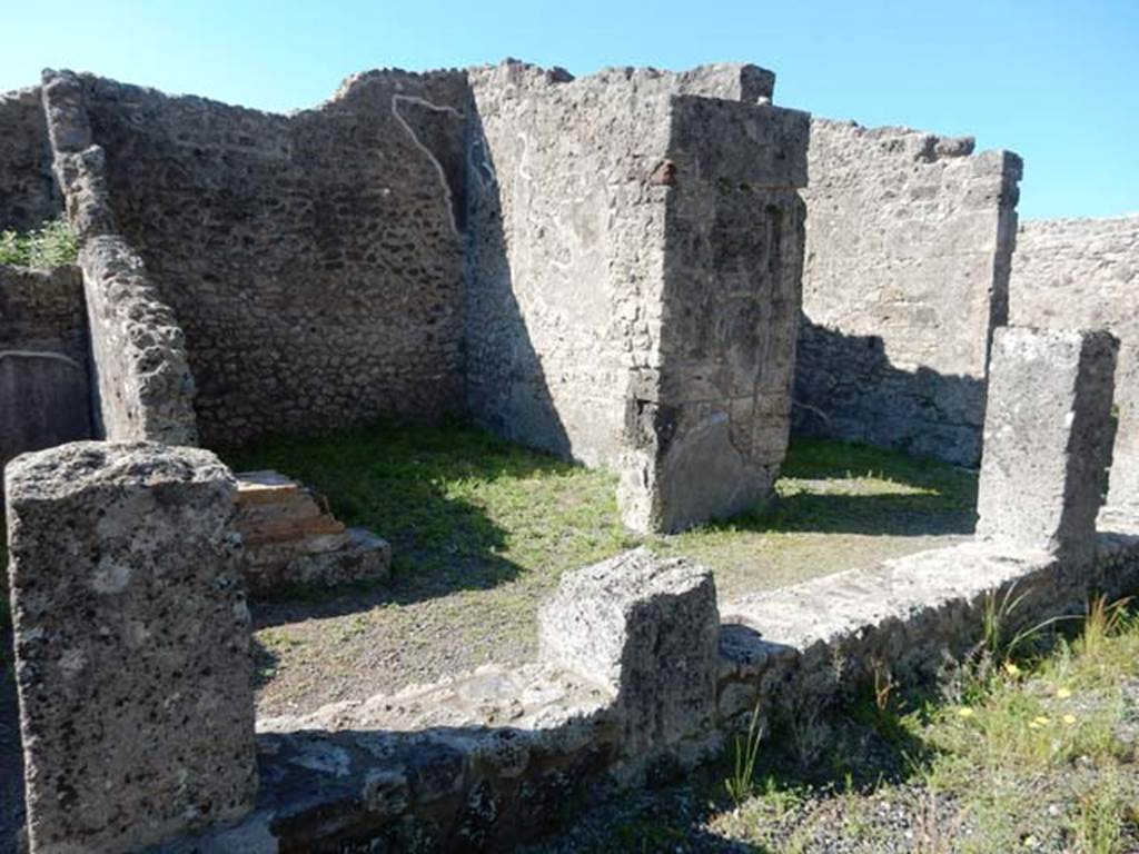 VIII.3.14 Pompeii. May 2016. Looking towards rooms on south side of atrium. The oecus can be seen on the left of centre, the ala towards the right. Photo courtesy of Buzz Ferebee.


