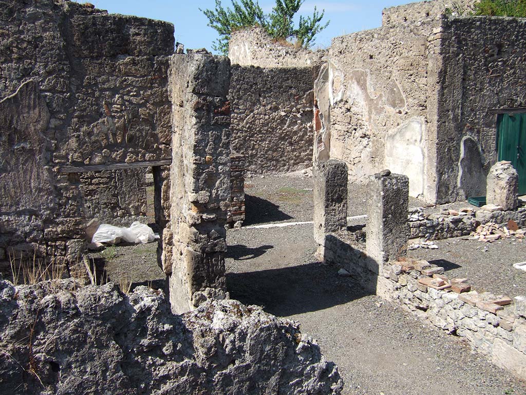 VIII.3.14 Pompeii. September 2005. Looking west across atrium towards tablinum/exedra.