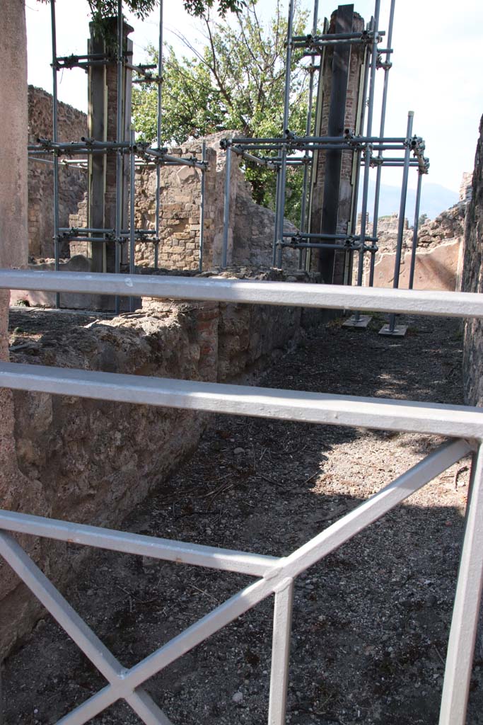 VIII.3.16 Pompeii. September 2021. 
Looking north across peristyle from entrance doorway, towards large room in north-east corner. 
Photo courtesy of Klaus Heese.
