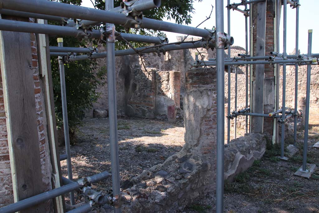 VIII.3.16 Pompeii. September 2021. Looking south-west across peristyle. Photo courtesy of Klaus Heese.