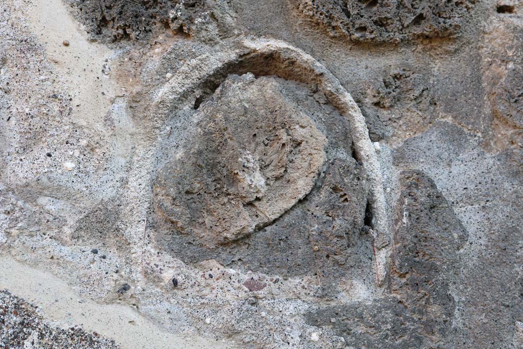 VIII.3.19, Pompeii. December 2018. Detail of feature in east wall. Photo courtesy of Aude Durand.