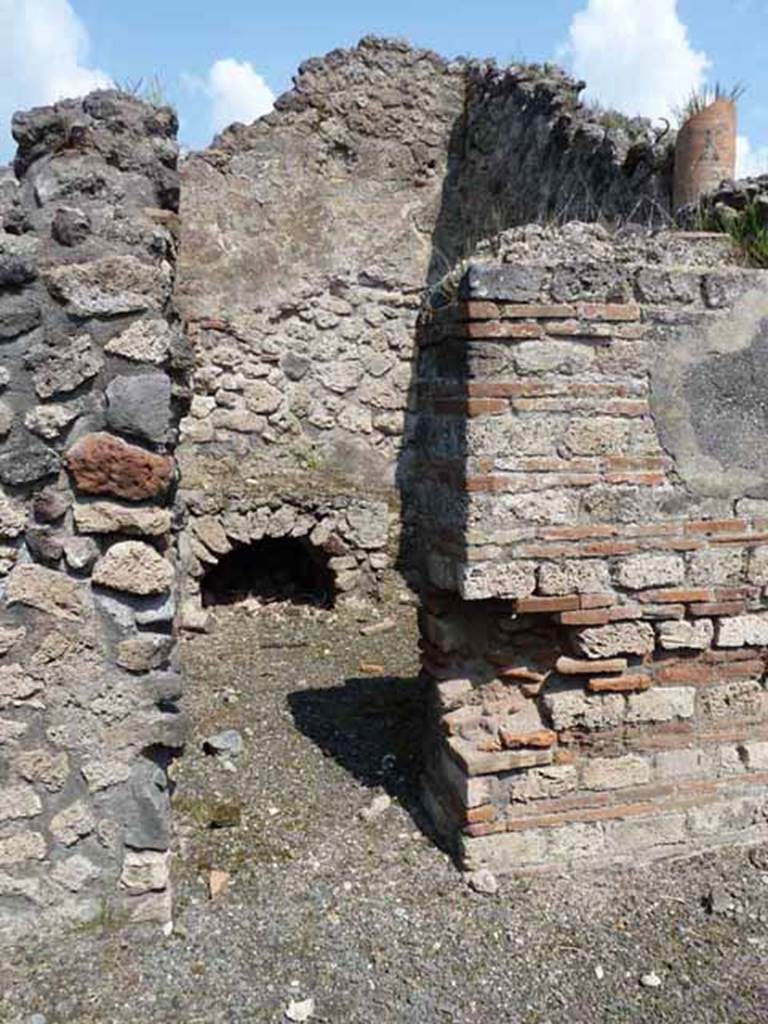 VIII.3.21 Pompeii. May 2010. Kitchen (10) on north side of entrance corridor.