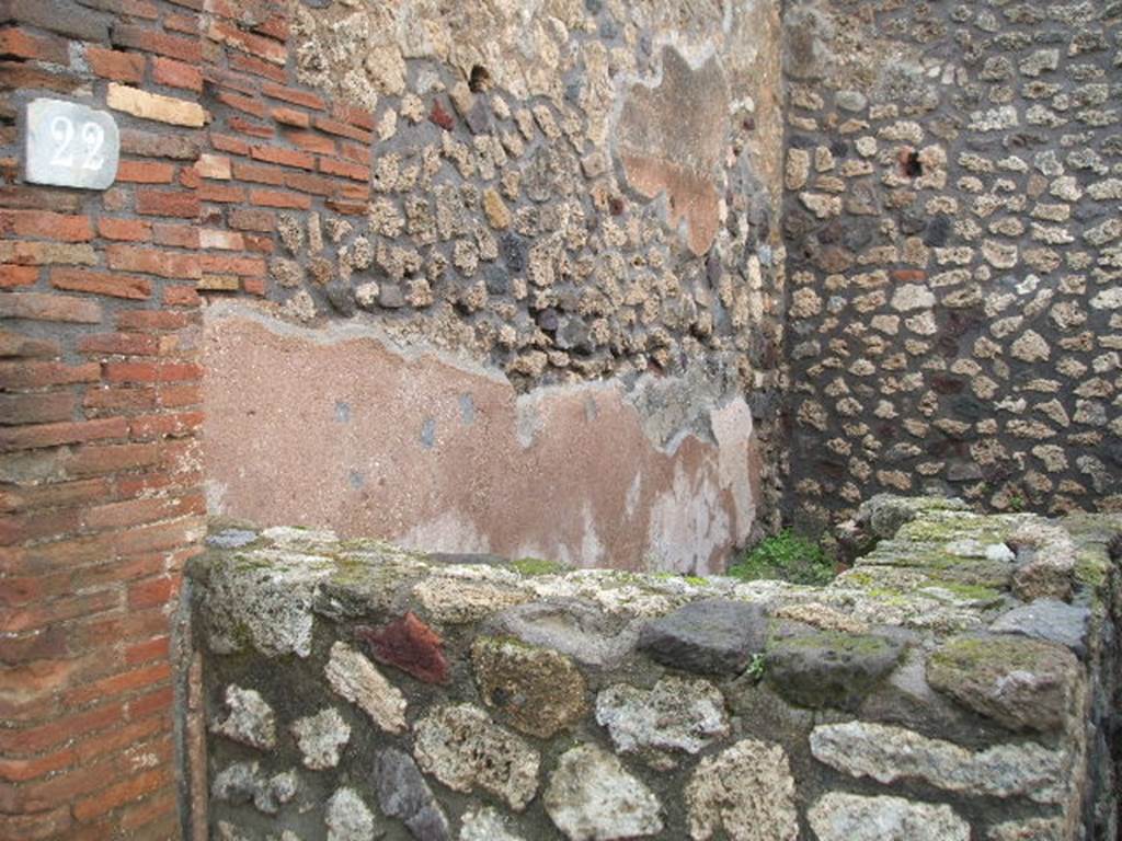 VIII.3.22 Pompeii.  December 2004.  North wall and counter.