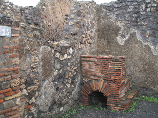 VIII.3.25 Pompeii. December 2004. North-east corner with base of staircase with four steps, and with cupboard/storage below ?