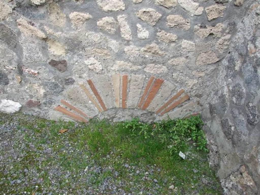 VIII.3.26 Pompeii.  December 2007.   Arch in north wall at front of workshop.