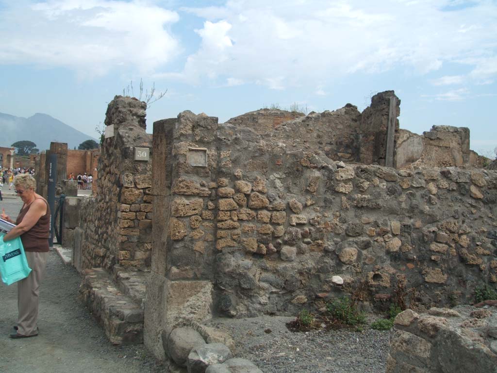 VIII.3.29 Pompeii. May 2005. Looking north to entrance on Via delle Scuole.