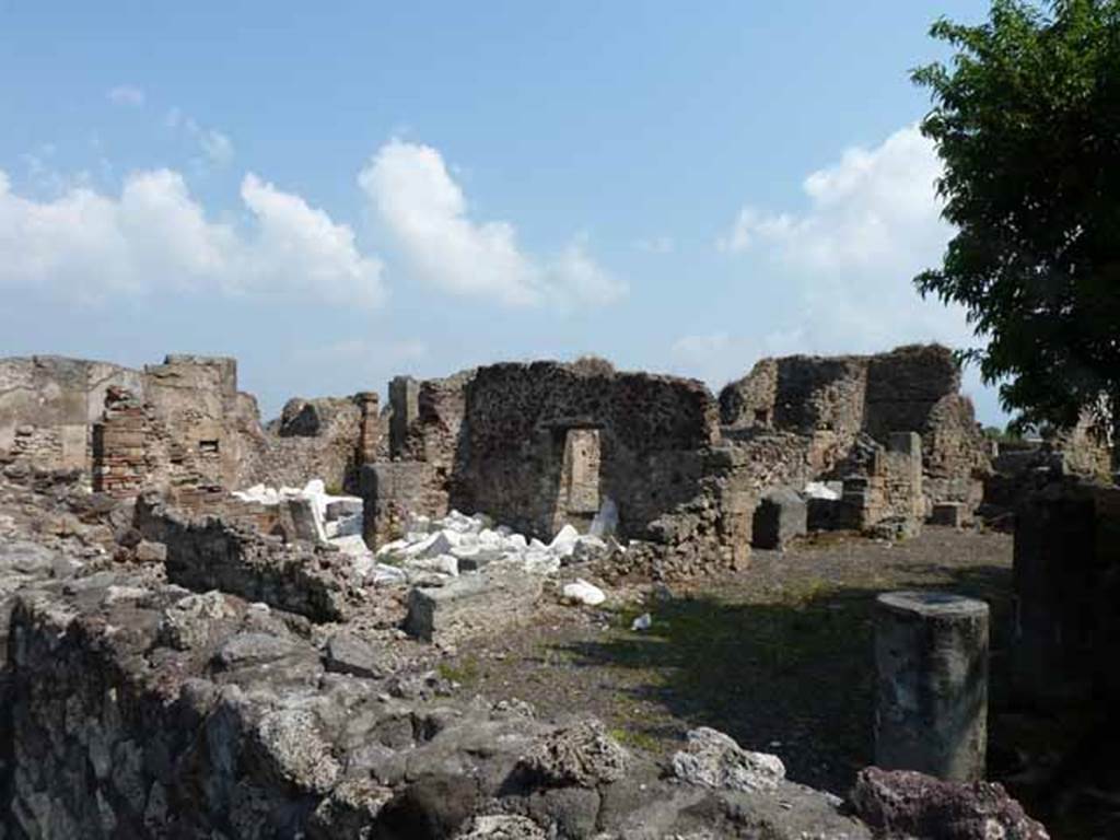 VIII.3.31 Pompeii. May 2010. Looking north-east across portico area.
Taken across the wall of VIII.3.28.
