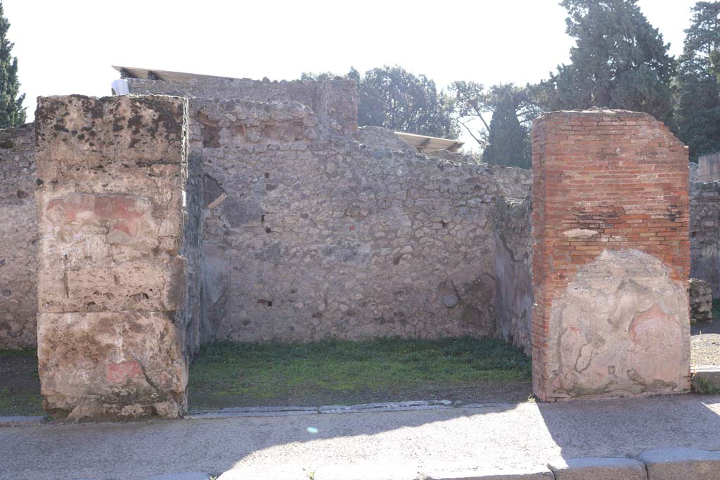 VIII.4.2 Pompeii. December 2018. Looking south to entrance doorway. Photo courtesy of Aude Durand.

