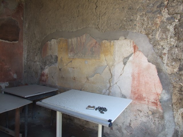VIII.4.4 Pompeii.  March 2009.  Room 4.  South wall.