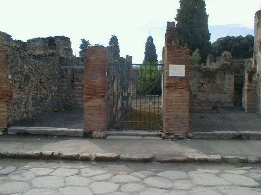 VIII.4.10/9/8 Pompeii. September 2004. Entrance, in the centre, with pilaster on either side. Found in May 1855 on the pilaster on the right side of the entrance, near VIII.4.8, was: Vibium II vir(um)    [CIL IV 739]

In April 1855, the following had been found on the pilaster on the left side of the entrance:

Lollium
aed(ilem)
Agna  ro(gat)    [CIL IV 740]

M(arcum)  Cerrinium  aed(ilem)  rog(at)     [CIL IV 742]

Popidium  C    [CIL IV 772]

Popidium Secundum   [CIL IV 773]

In June 1855, the following was also found:

Q(uintum)  Postumium
Modestum  quinqu(ennalem)
vicini     [CIL IV 778]

See Pagano, M. and  Prisciandaro, R., 2006. Studio sulle provenienze degli oggetti rinvenuti negli scavi borbonici del regno di Napoli.  Naples : Nicola Longobardi.  (p.172)
