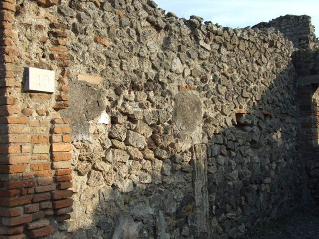 VIII.4.10 Pompeii. December 2007. East wall of shop.