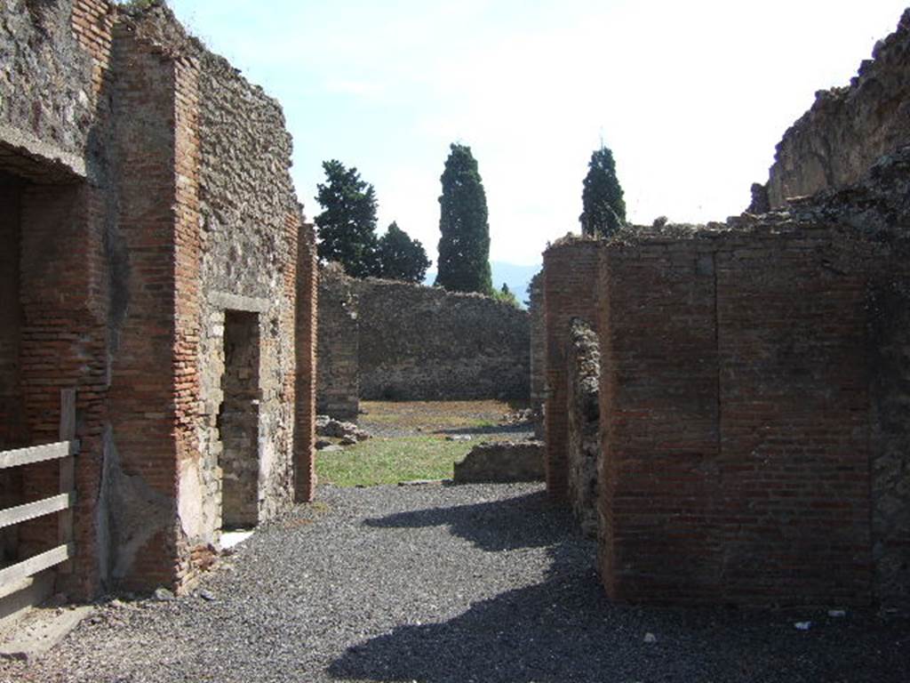 VIII.4.12 Pompeii. September 2005. Looking south through tablinum.