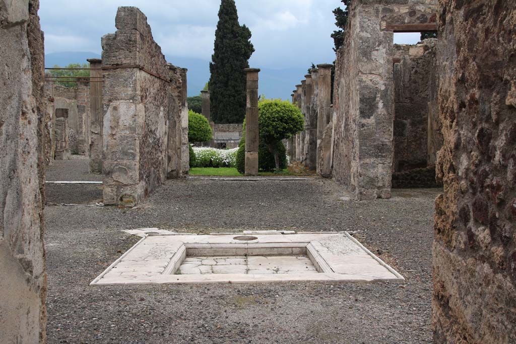 VIII.4.15 Pompeii. April 2014. Looking south across atrium from entrance corridor. Photo courtesy of Klaus Heese.