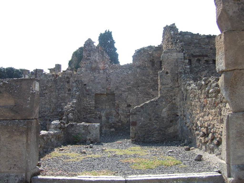 VIII.4.21 Pompeii. September 2005. Entrance on Via Stabiana. Looking west.