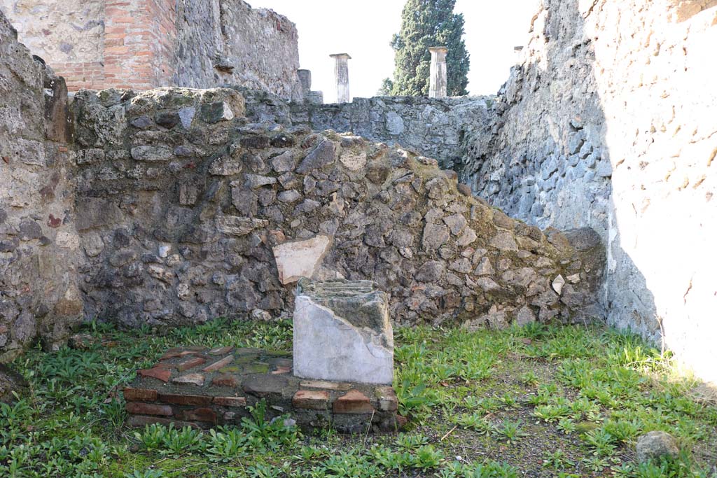 VIII.4.24 Pompeii. December 2018. Looking towards west wall, and altar. Photo courtesy of Aude Durand.