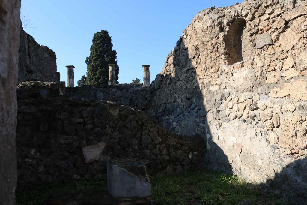 VIII.4.24 Pompeii. December 2018. Niche in north wall, on right. Photo courtesy of Aude Durand.