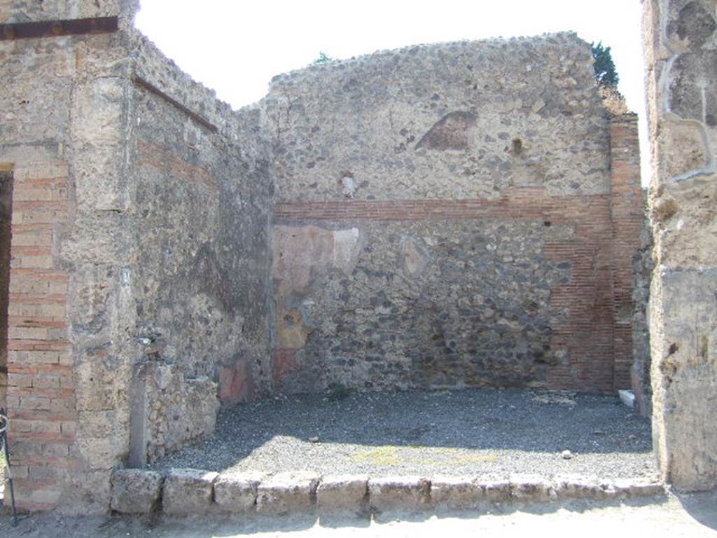 VIII.4.25 Pompeii. September 2005. Looking west from Via Stabiana towards entrance.