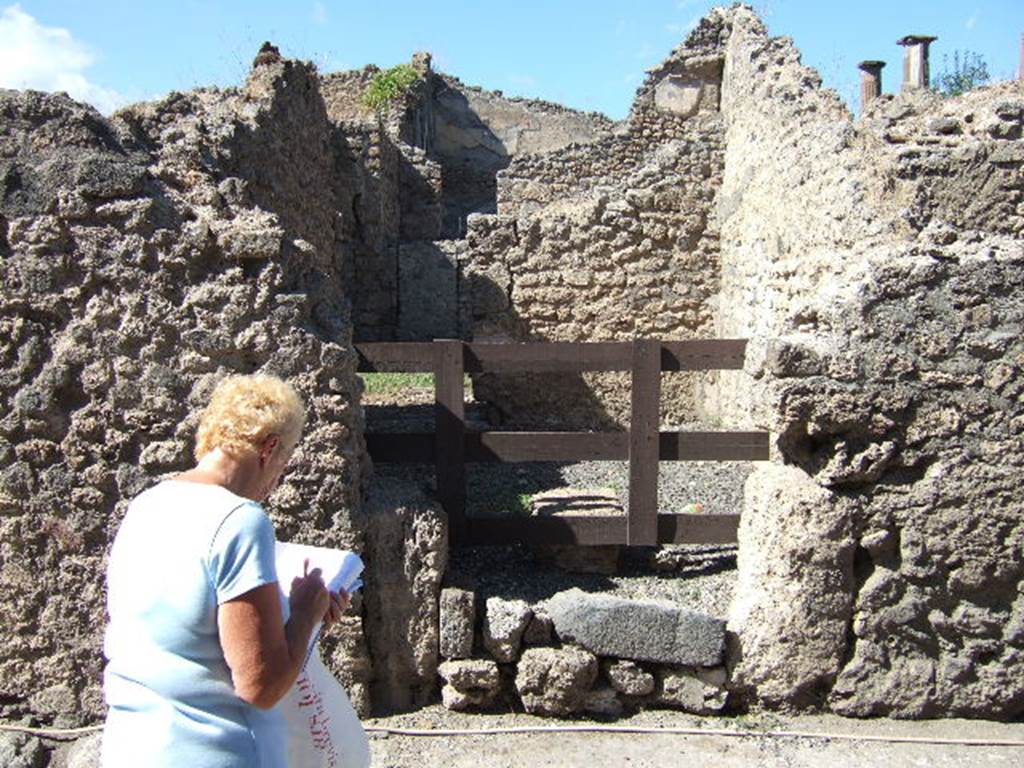 VIII.4.30 Pompeii. September 2005.  Entrance.