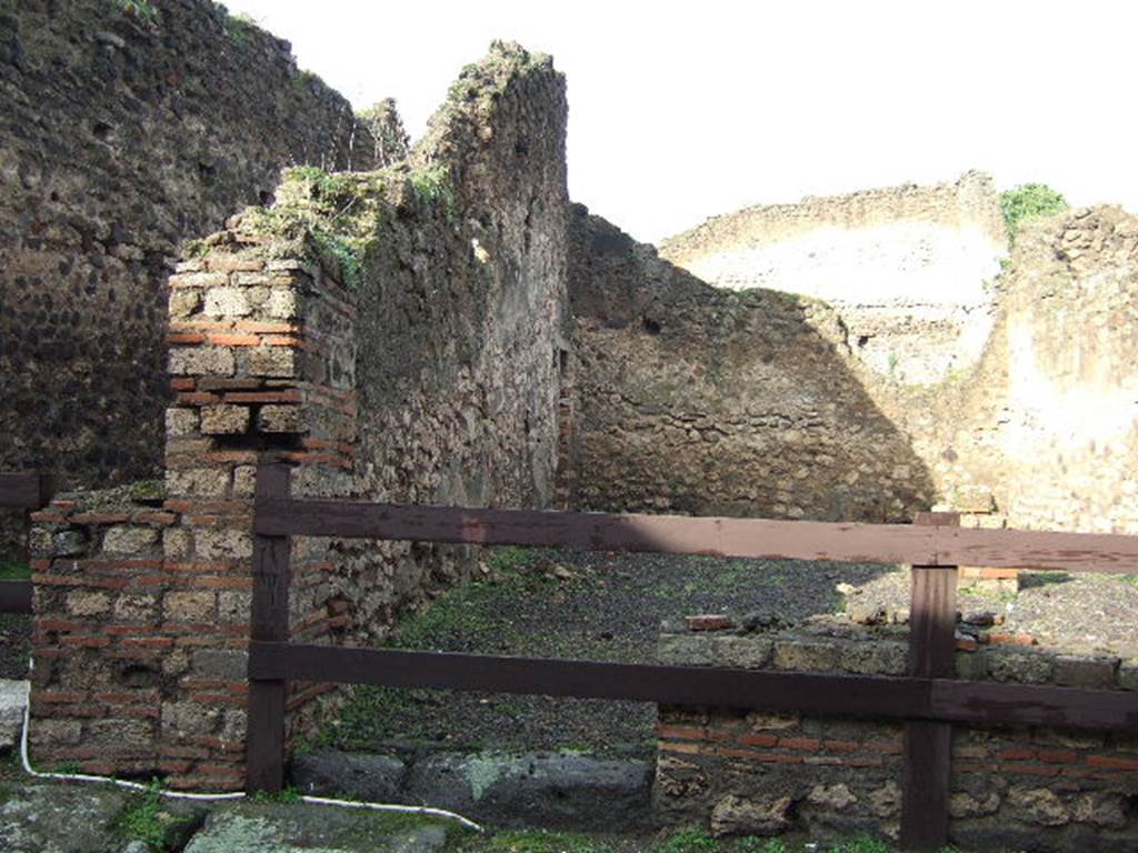 VIII.4.32 Pompeii. December 2005. Entrance to steps to a separate upper floor dwelling.