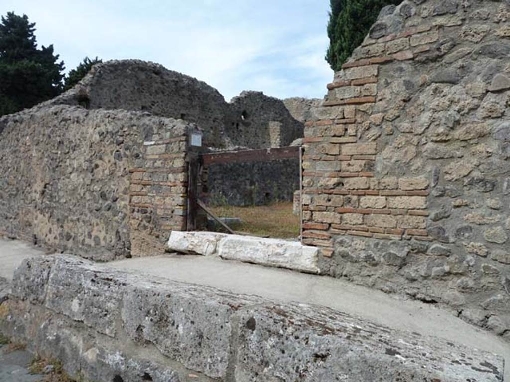VIII.4.34 Pompeii, September 2015. Entrance doorway on raised ramp in pavement.