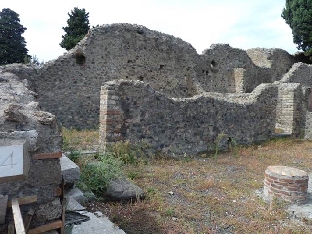VIII.4.34 Pompeii, September 2015. West side of atrium, with doorway to workshop, on left.