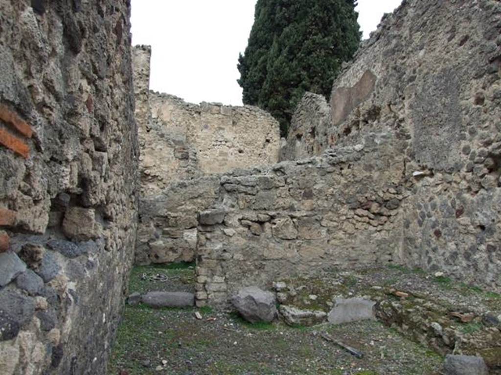 VIII.4.35 Pompeii.  Shop and room.  December 2007.  North wall with door to room at rear.