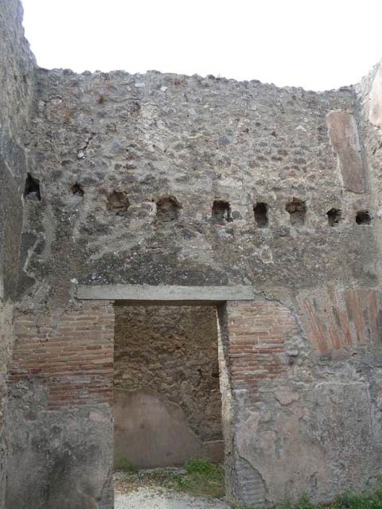 VIII.4.37 Pompeii. September 2015. Upper west wall with holes for support beams of an upper floor.