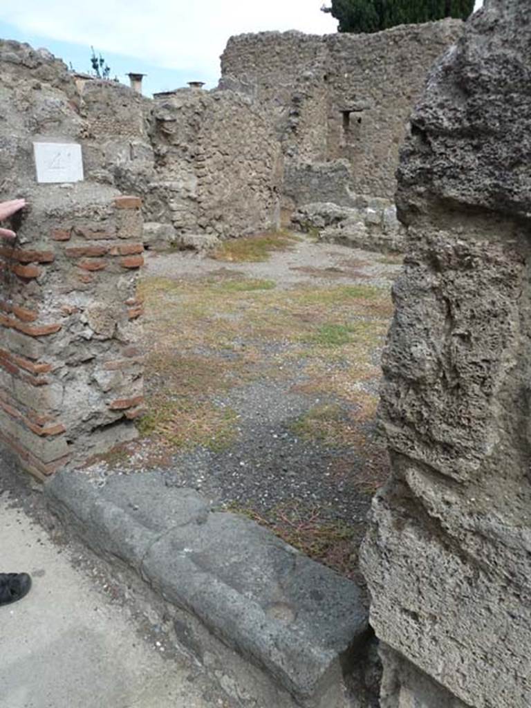 VIII.4.41 Pompeii. September 2015. Entrance doorway.