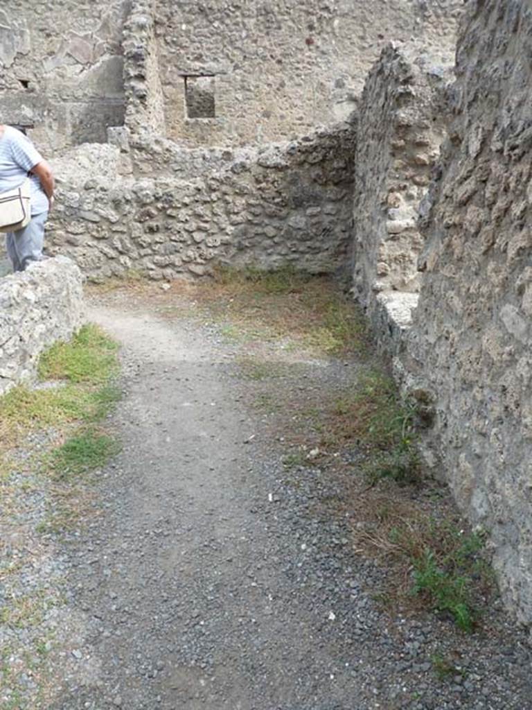 VIII.4.43 Pompeii. September 2015. Looking east from entrance doorway. 