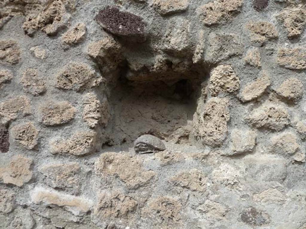 VIII.4.46 Pompeii. September 2015. Recess in north wall of rear room.