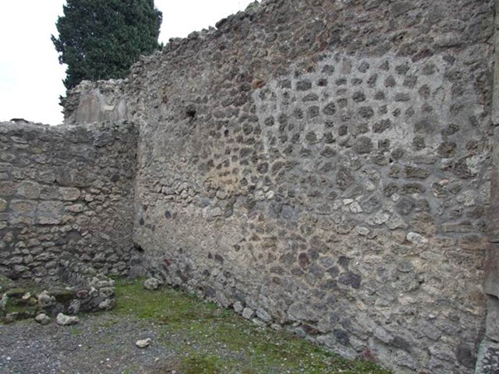 VIII.4.48 Pompeii. December 2007. South wall of shop.