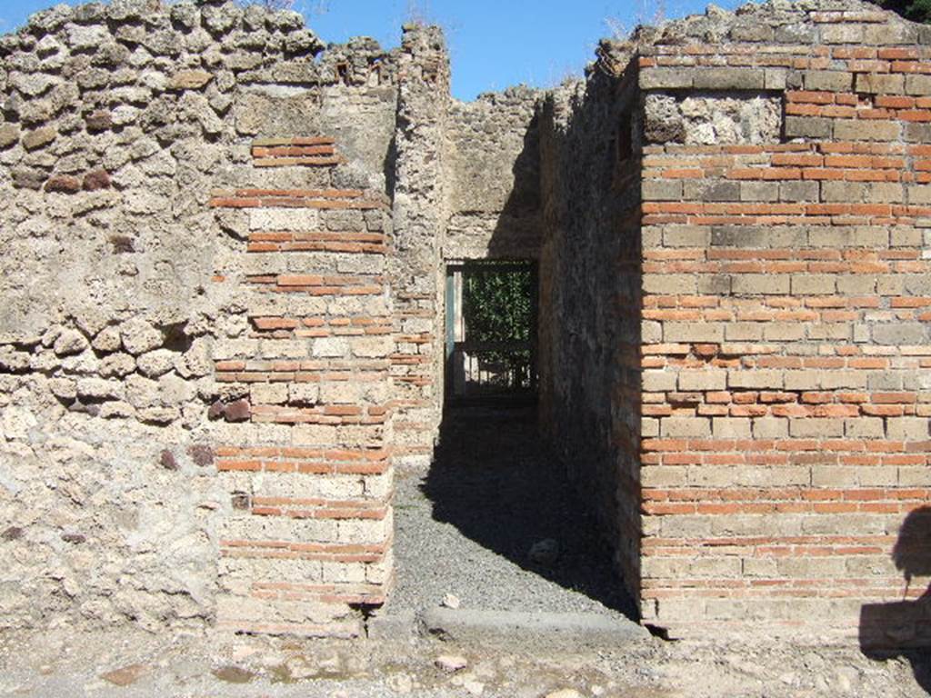 VIII.4.49 Pompeii. September 2005. Entrance.