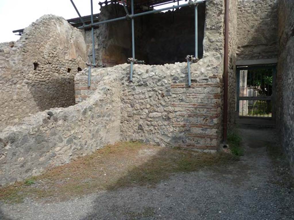 VIII.4.49 Pompeii. September 2015. Looking towards north-east corner from entrance doorway.