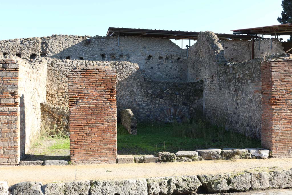 VIII.4.51 Pompeii, on right. December 2018. Looking east. Photo courtesy of Aude Durand.