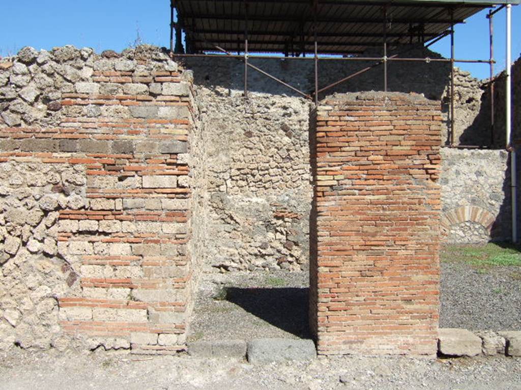 VIII.4.52 Pompeii. September 2005. Entrance to steps to upper floor.