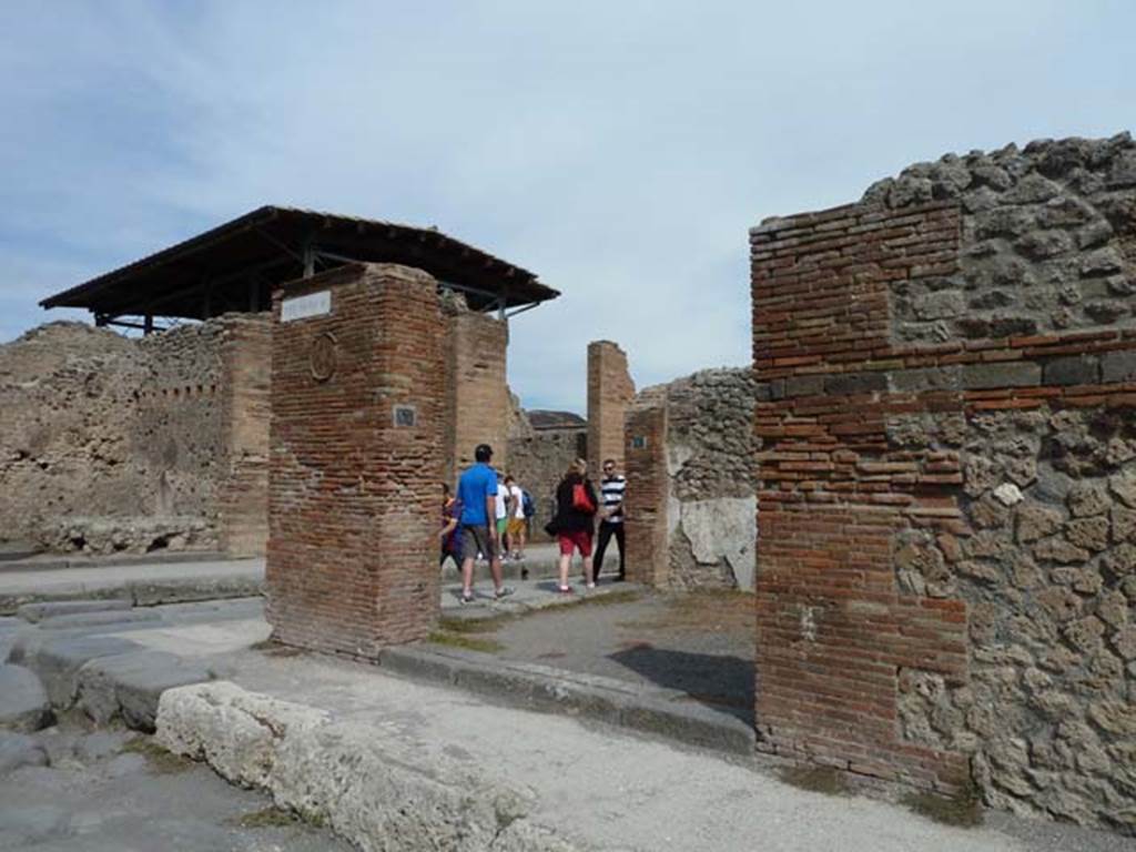 VIII.4.53 Pompeii. September 2015. Looking towards entrance doorway on north-east corner of Via dei Teatri, at junction with Via dell’Abbondanza. For more photos, see VIII.4.1.
