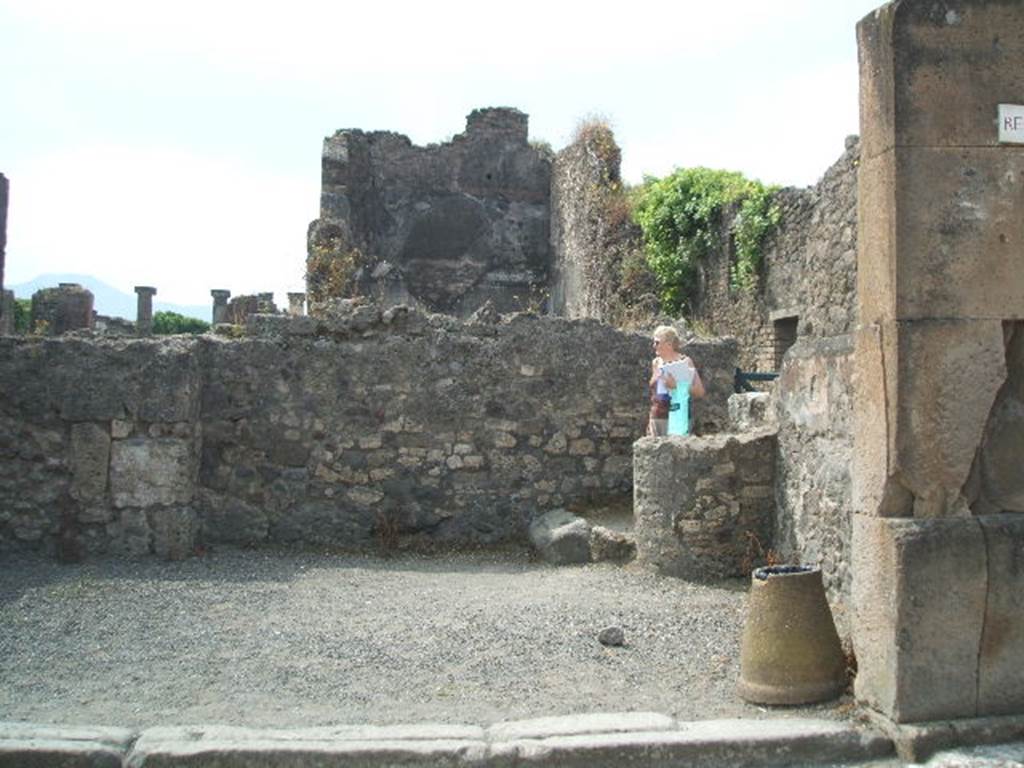 VIII.5.1 Pompeii. May 2005. Entrance, looking south. On the west side (right) can be seen the side entrance at VIII.5.40.