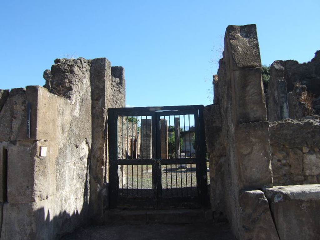 VIII.5.2 Pompeii.  September 2004.  Entrance.